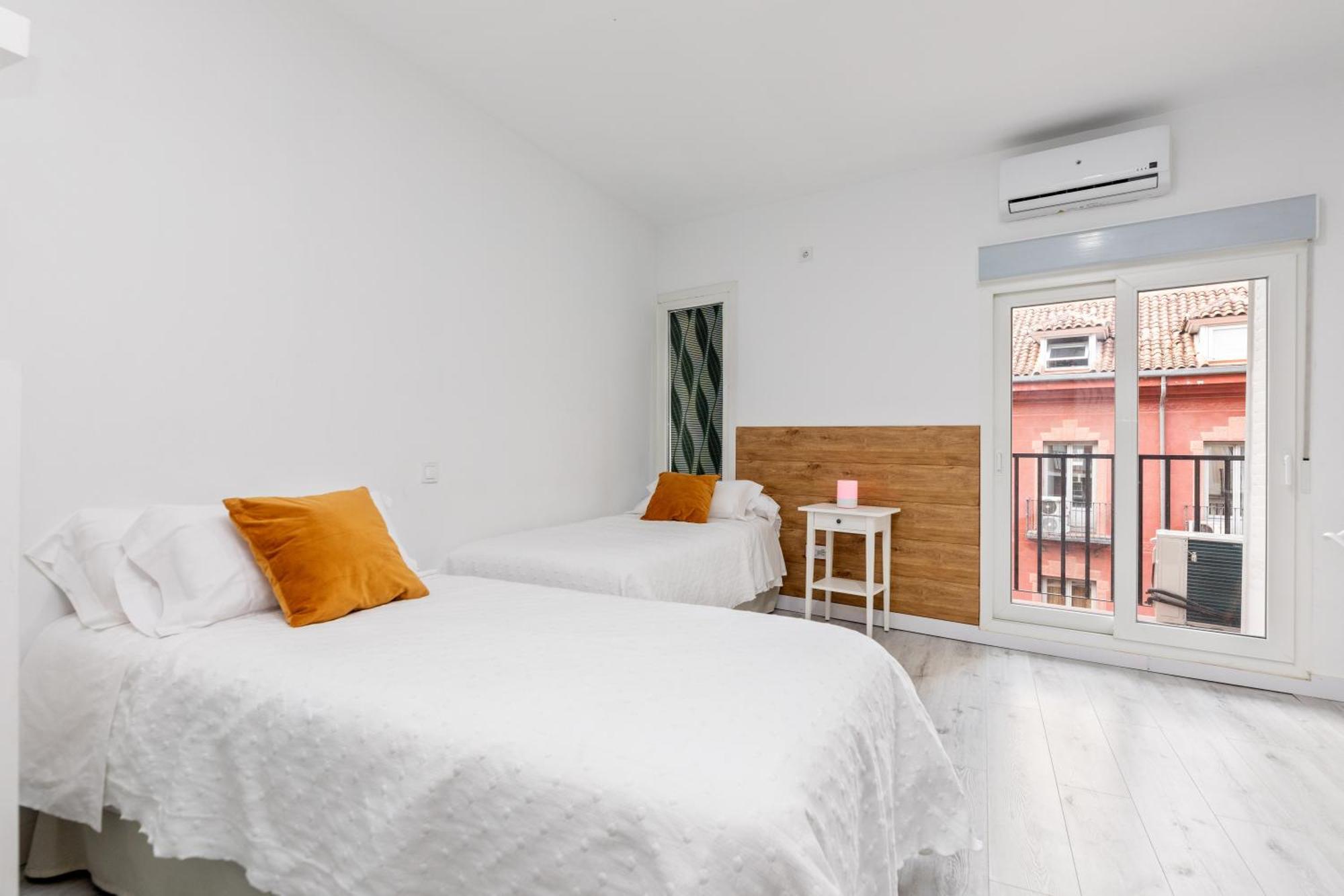 Los Apartamentos Jacinto Benavente Centro Madrid Exterior foto